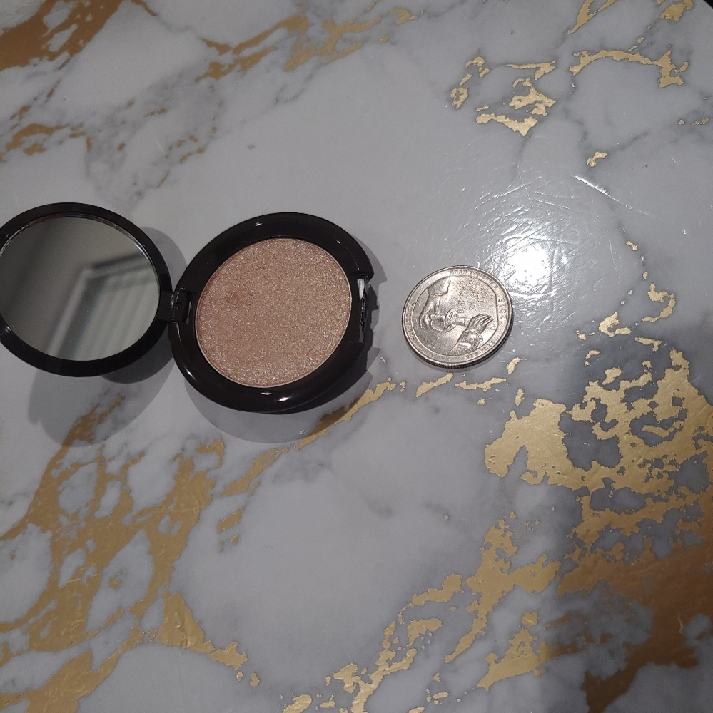 Becca highlighter